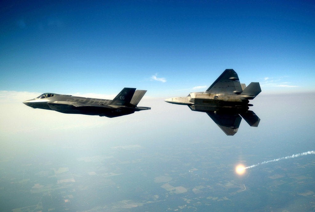 Por que os motores a jato são tão altos? 2 Figher Jets 2