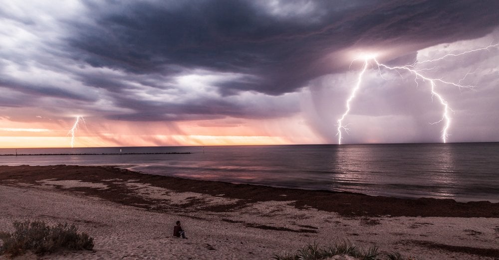 Can Glass Be Formed When Lightning Hits Sand? Â» Science ABC