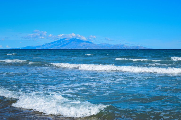 Why Don't Lakes Have Tides?