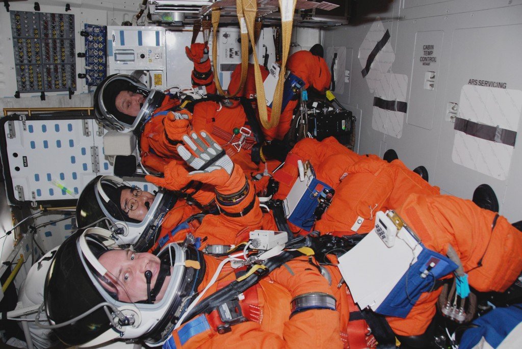 Astronautas durante o lançamento (Fonte da imagem: www.spaceanswers.com)