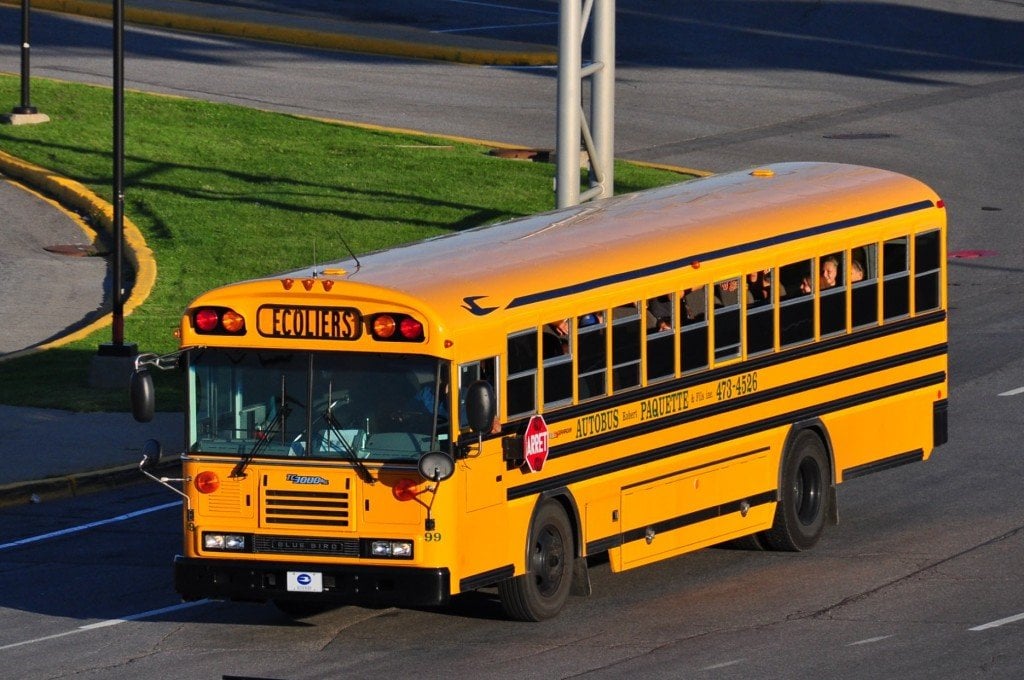 ônibus escolar