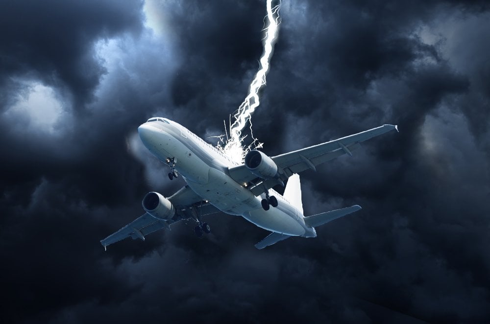O que aconteceria se um raio atingisse seu avião em vôo? O que aconteceria se um raio atingisse seu avião em vôo?