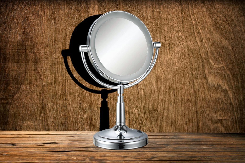 How does the silver coating of a mirror reflect light? It's color