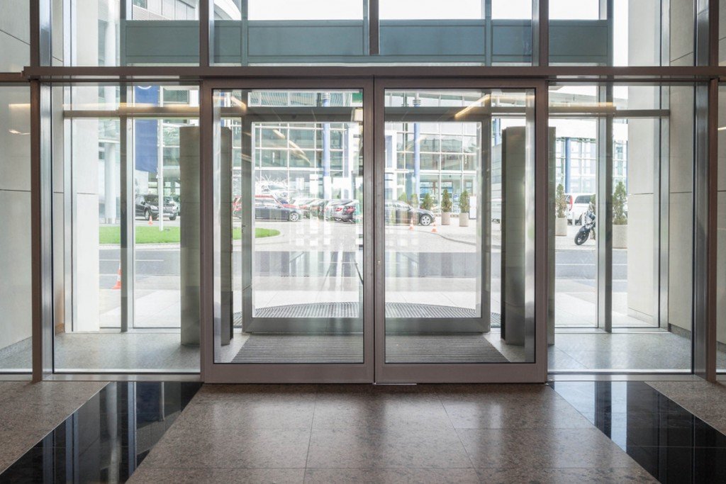 Automatic mall door