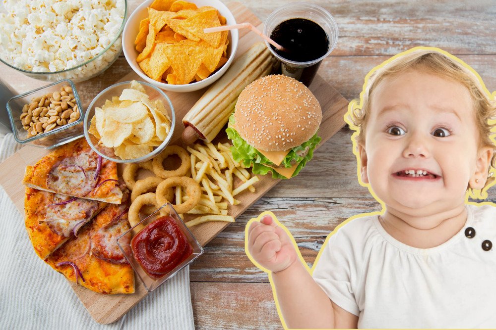 Bebê animado por junk food
