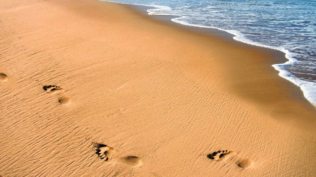 Praia de areia laranja
