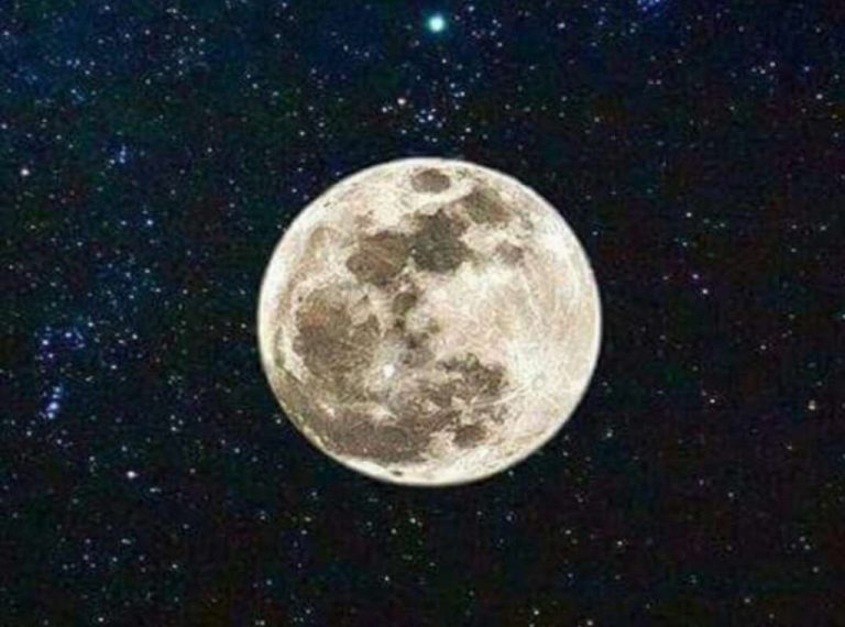 Can You See Stars In Space? Why Can't You See Them In Space Pictures?