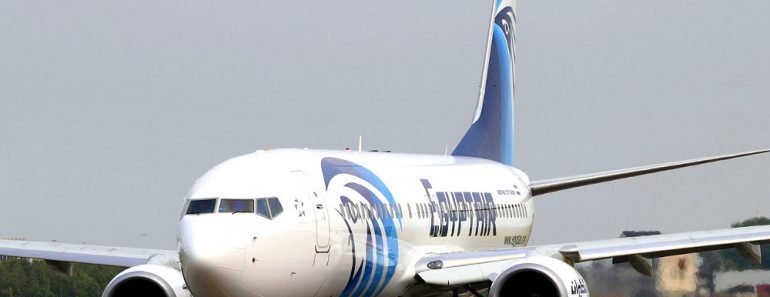 SU-GEC EgyptAir Boeing 737 866(WL) - cn 40801 taxiing 14j uly 2013 pic