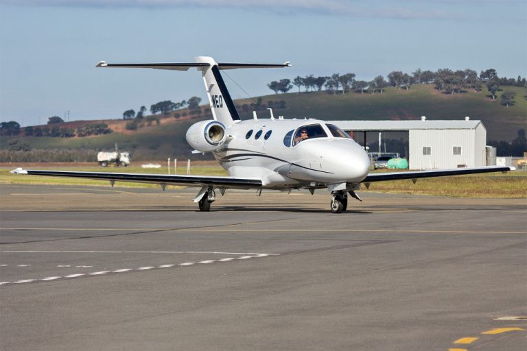 How Do Pilots Steer Their Aircraft While Taxiing On Runways? » ScienceABC