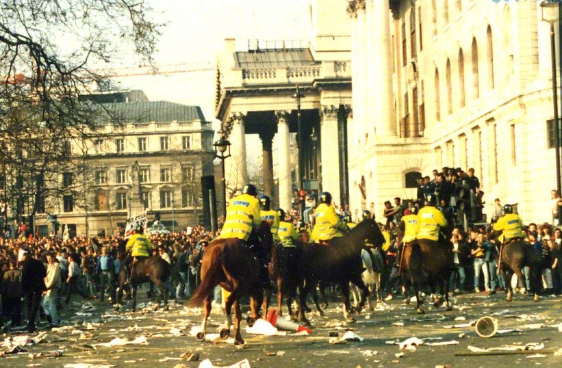 Motim fiscal da enquete 31 de março de 1990 Trafalger Square - Horse Charge