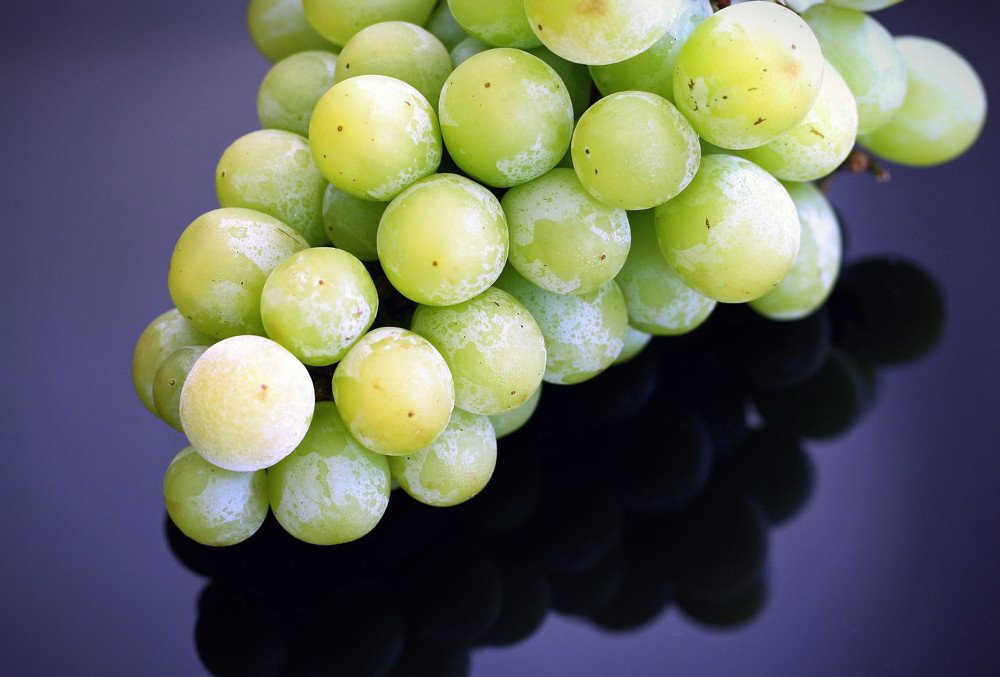 Green grapes on top of the table