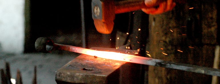 hammer heat iron rode blacksmith