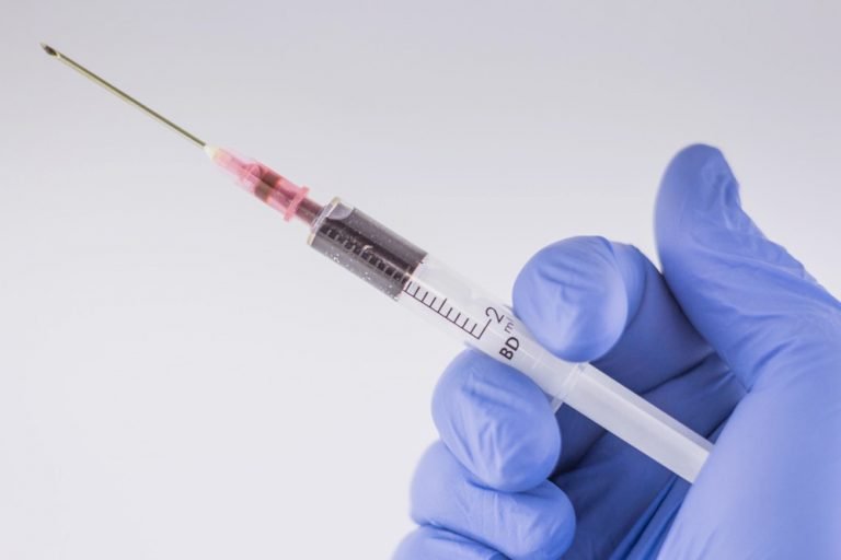 How Do Doctors Prevent Air Bubbles During Surgical Procedures?