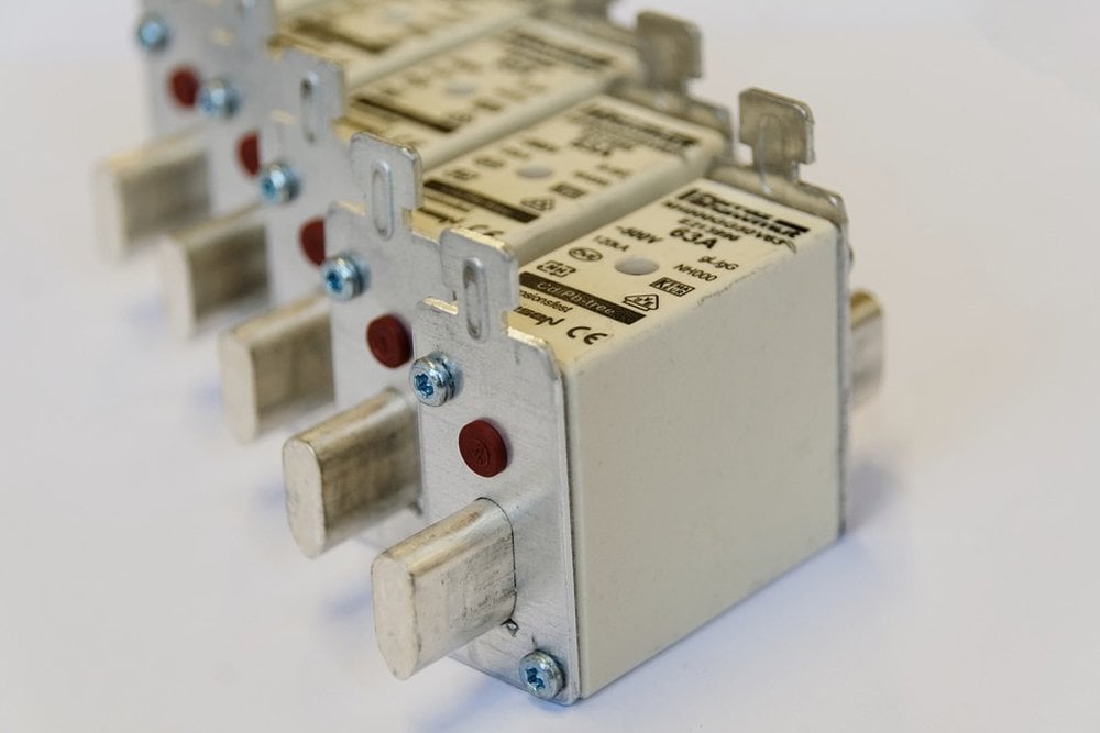 How Does Fuse Protect Circuit?