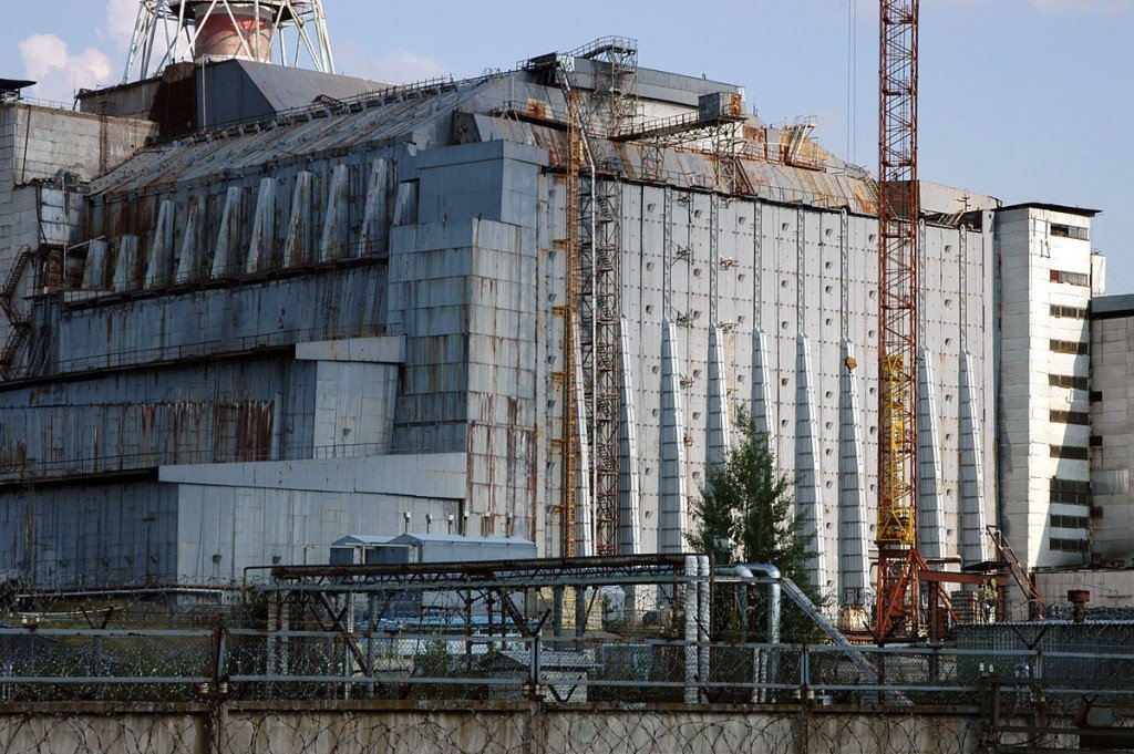 4º bloco da Usina Nuclear de Chernobyl Uma visão do sarcófago em 2005