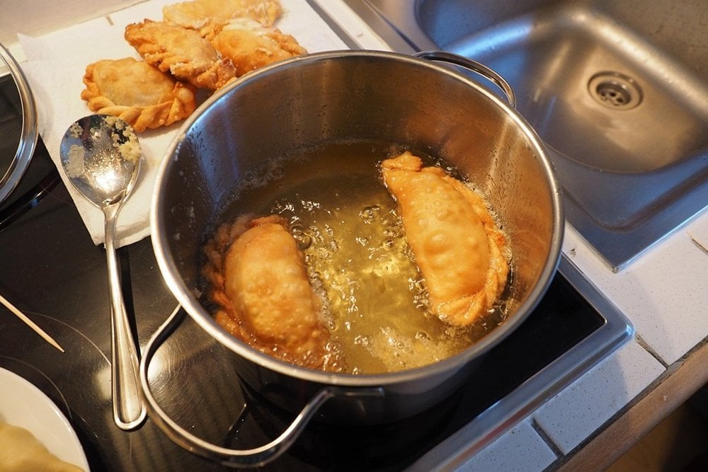 Why Does Fried Food Float In Oil? » Science ABC Does Deep Fried Chicken Float When Done