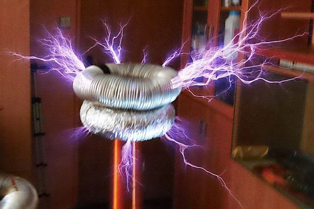 What Is A Tesla Coil? How Does a Tesla Coil Work?