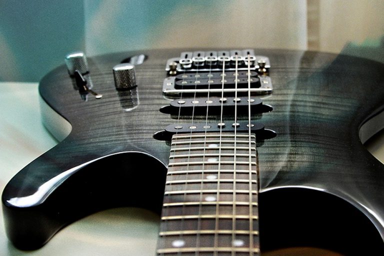 How Does An Electric Guitar Work? » ScienceABC