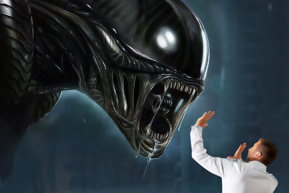 alien fight with man