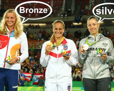 Monica Puig PUR and Angelique Kerber GER during medal ceremony after tennis women's singles final of the Rio 2016 Olympic Games( Leonard Zhukovsky)s