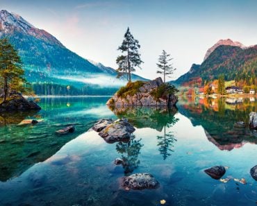 Beautiful autumn scene of Hintersee lake( Andrew Mayovskyy)s