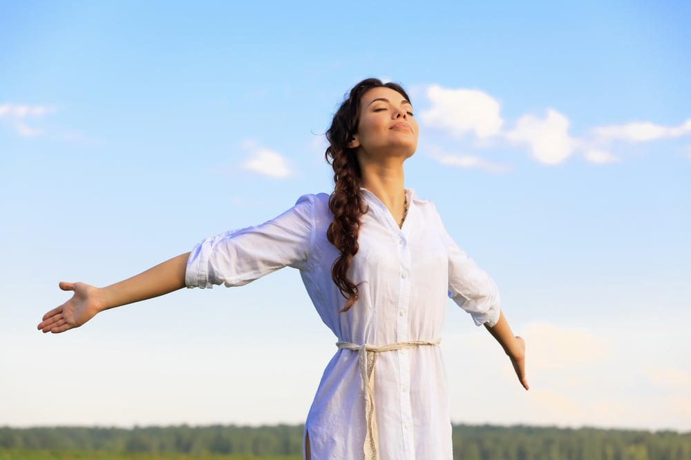 Young happy woman in green field, evening light(AXL)s