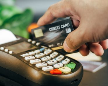 businessman hand pushing the button and swipe credit(Sakoodter Stocker)s