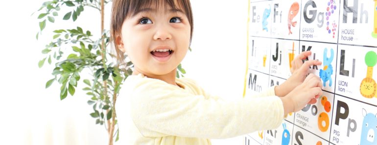 A child studying English(maroke)s