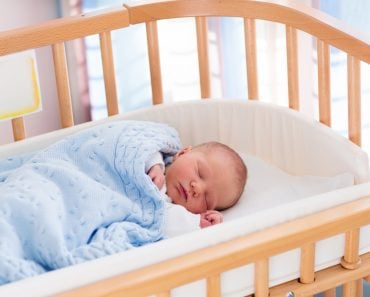 Newborn baby in hospital room(FamVeld)s