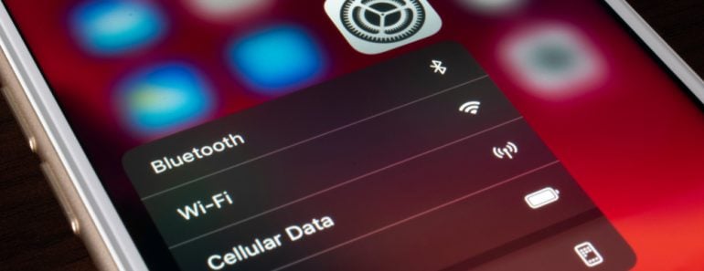 iPhone's settings icon displays bluetooth and wifi options to access easily(PSGflash)s