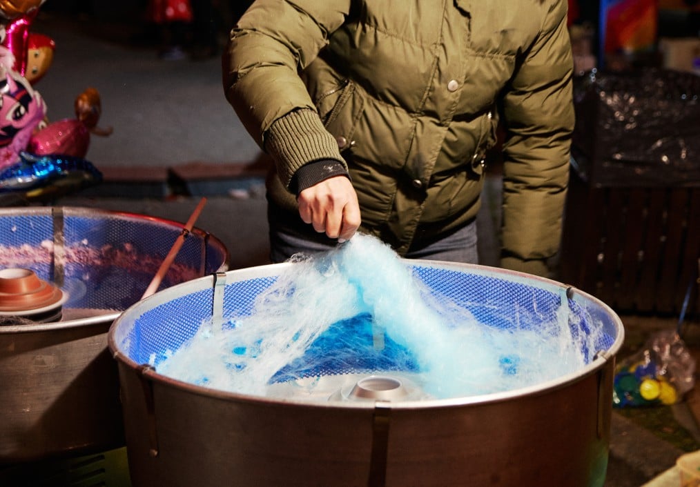 person-making-blue-cotton-candy_t20_BmzwzO