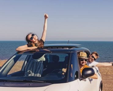 happy-smiling-fiends-in-the-car-near-the-sea-summer-road-trip_t20_gLZwN7