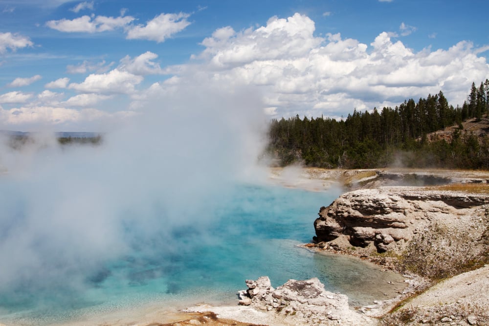 Water,Evaporates,From,A,Hot,Spring,With,Amazing,Light,Blue