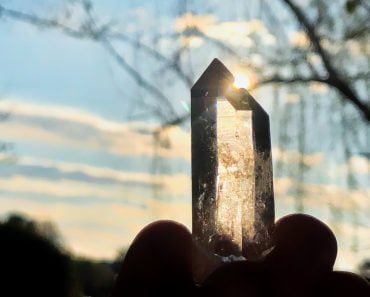 clear-quartz-point-takes-in-rays-from-the-sun_t20_roWalJ