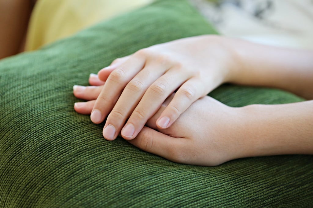 people-with-hands-clasped-soft-focus-background_t20_EOG4kY