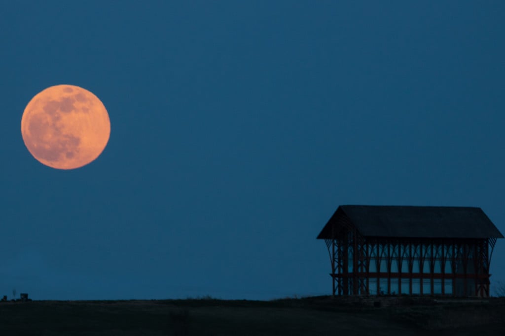 pink-sky-silhouette-night-landscape-moon-church-supermoon_t20_lx8Law