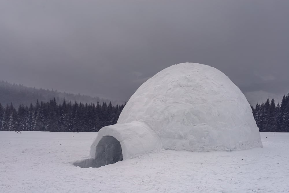 How to build an igloo using an igloo making form 