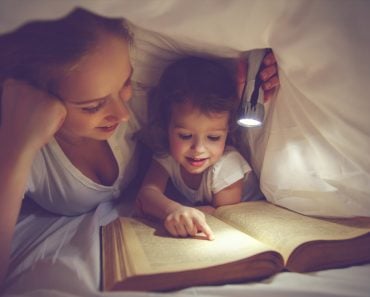 Family,Bedtime.,Mom,And,Child,Daughter,Reading,A,Book,With