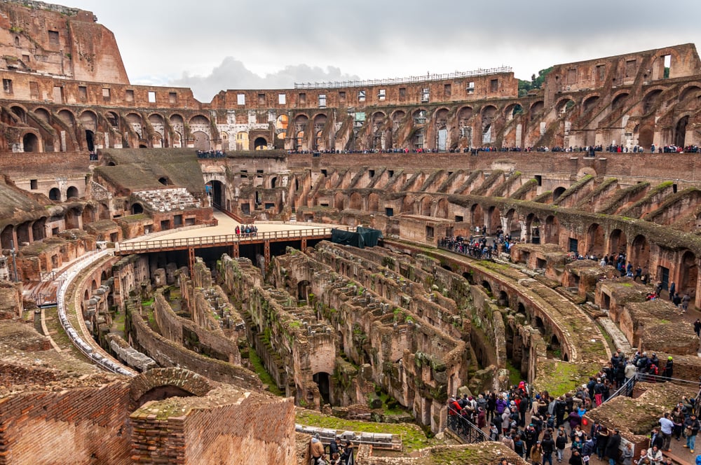 Intérieur du Colisée, théâtre des gladiateurs de l'Empire romain(AdryPhoto1)s