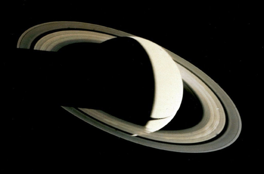 Crescent_Saturn_as_seen_from_Voyager_1