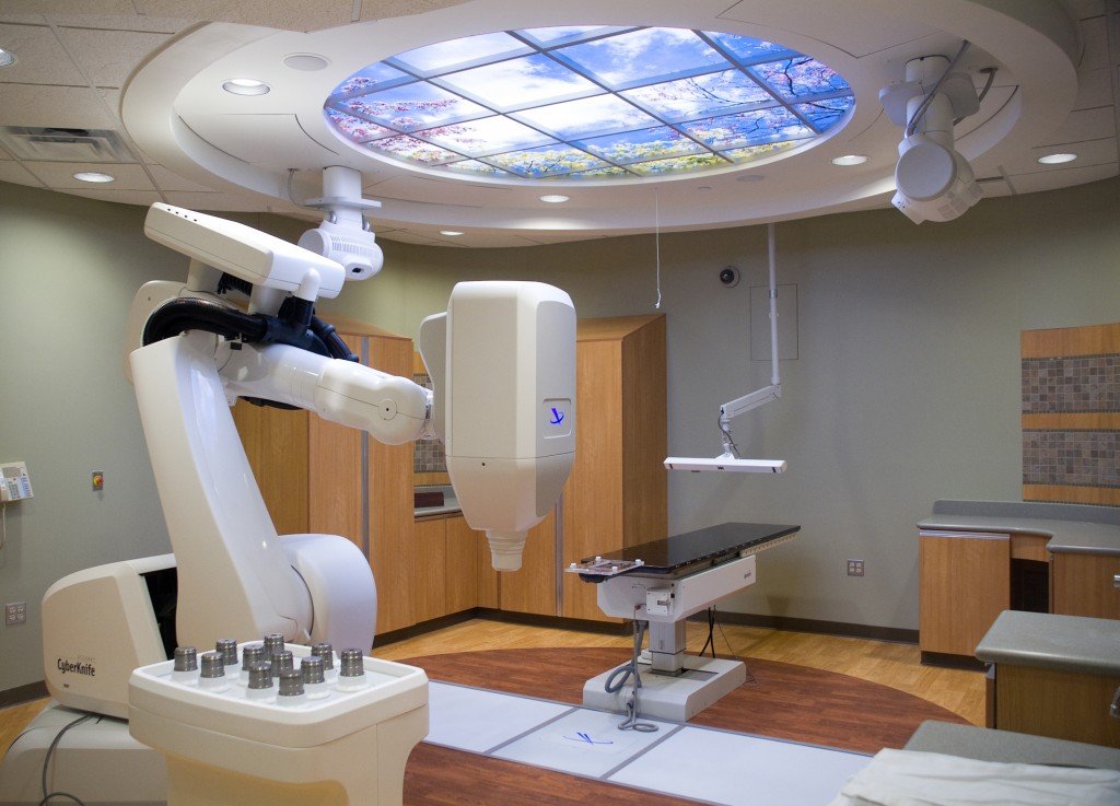 Robotic_CyberKnife_at_St._Marys_Of_Michigan