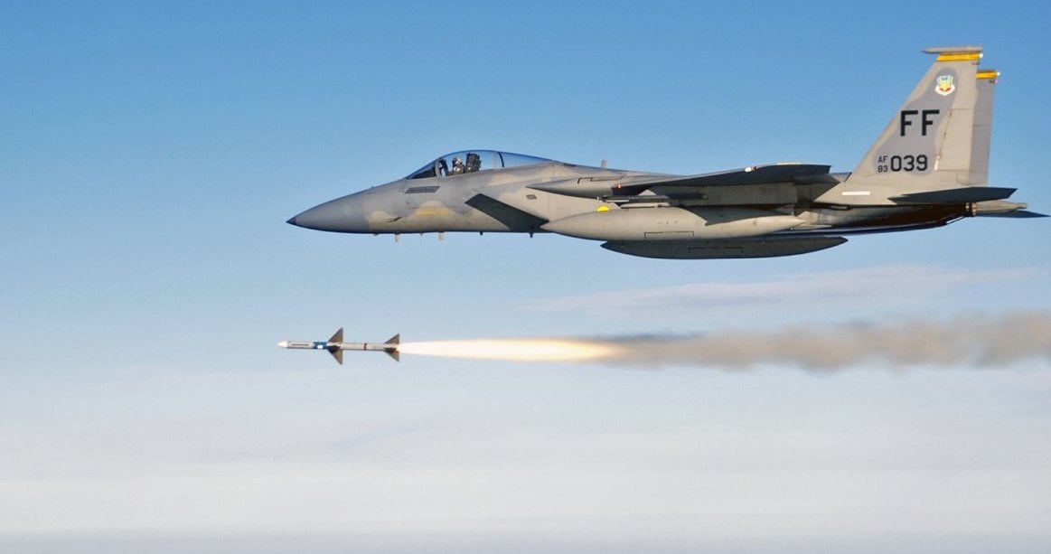 air to air missile aircraft