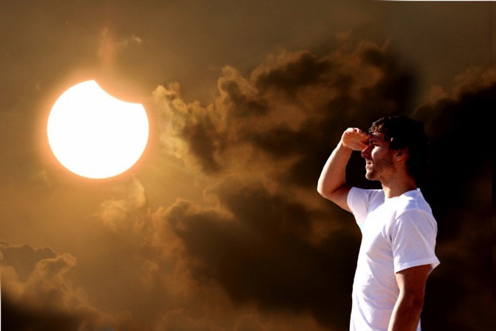 Guy looking Eclipse with naked eye