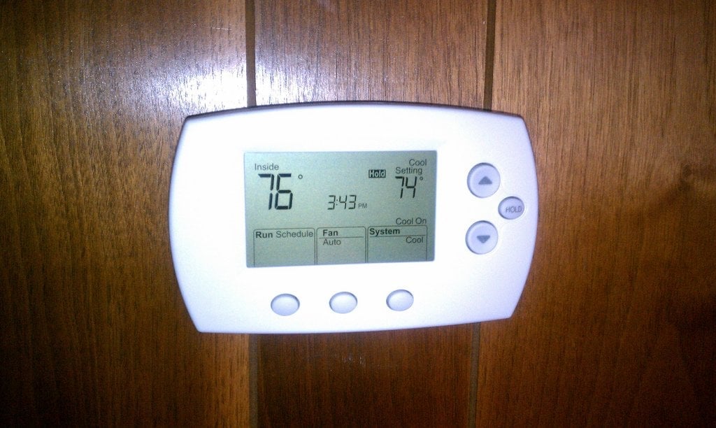 Air conditioner thermostat