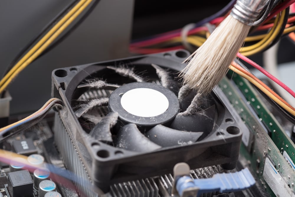 Cleaning a processor fan with a brush(thodonal88)s