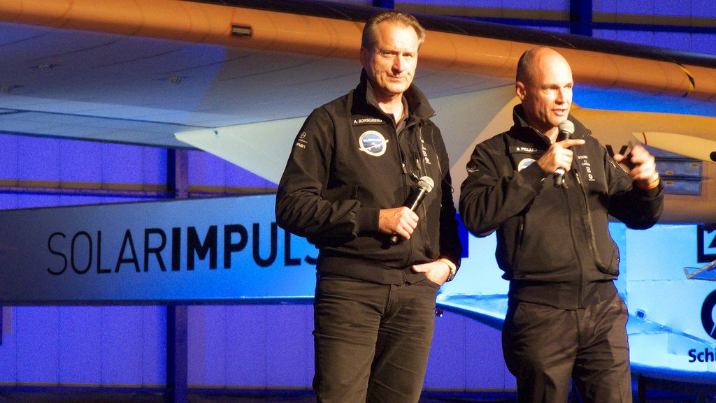André Borschberg (left) and Bertrand Piccard (right)