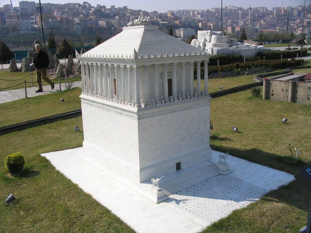 Miniaturk_Mausoleum_at_Halicarnassus
