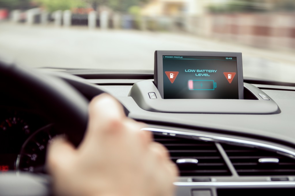 Low battery warning in the electric car. - Image(Daniel Krason)s