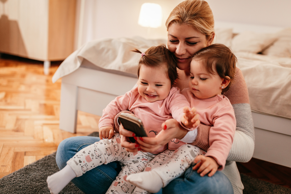 Mother holding two baby girls - Image(bbernard)s