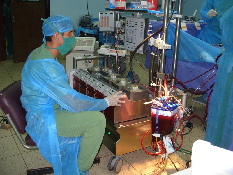 A perfusionist working with heart lung machine